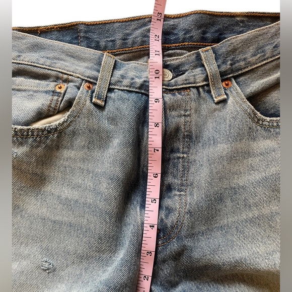 Authentic Levi’s 501 Light Blue Boyfriend Jeans, distressed look, W 30, L 32 - Picture 9 of 12